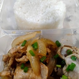 ข้าวหมูผัดซอสน้ำผึ้ง