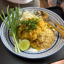 ผัดไทยใส่ไข่