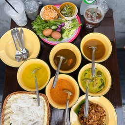ขนมจีนชุดใหญ่