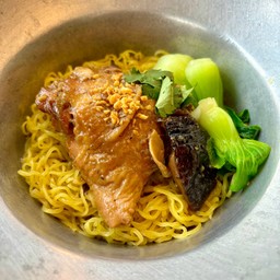 บะหมี่ไก่อบเห็ดหอม