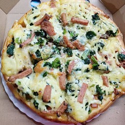 ผักโขม  ไส้กรอก