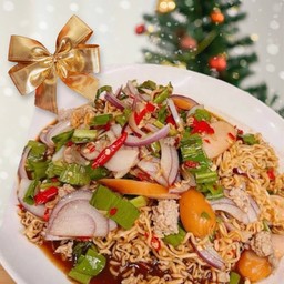 ยำมาม่าหมูสับ