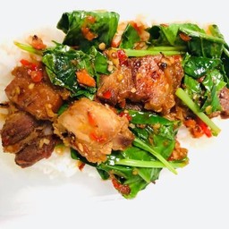 ข้าวคะน้าหมูกรอบ