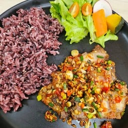 หมูกรอบคั่วพริกเกลือ (ไม่คลีนนะจ้ะ)