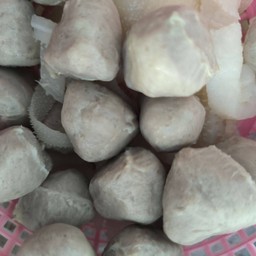 ลูกชิ้นเนื้อลวก