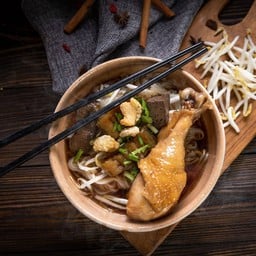 ผูกปิ่นโต ก๋วยเตี๋ยวหมูตุ๋น/ไก่ตุ๋น ศูนย์อาหารถนอมมิตร พระราม4