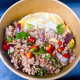 ข้าวไข่ข้นหน้าล้นลาบหมูสับ