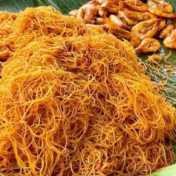 หมี่ผัดกะทิโบราณหมูกรอบ