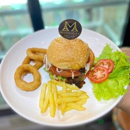 เบอร์เกอร์ไก่ซอสพริกไทยดำ