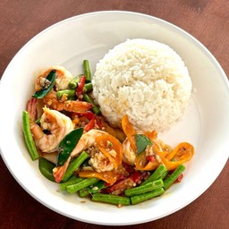 ข้าวราดกุ้งผัดพริกเหลือง