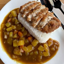 ข้าวแกงกะหรี่หมูทอด