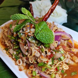 ลาบมาม่าหมูสับ