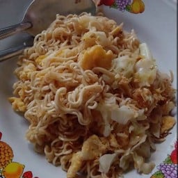 มาม่าผัดไข่