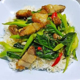 คะน้าหมูกรอบราดข้าว