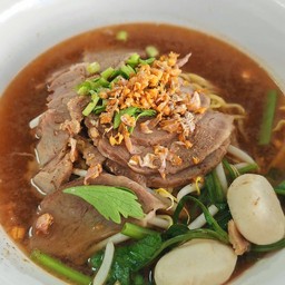ก๋วยเตี๋ยวหมูตุ๋น + ลูกชิ้นหมู