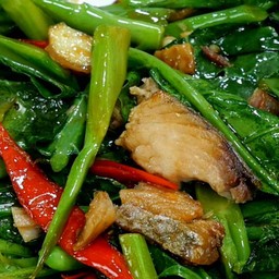 ผัดคะน้าปลาทู