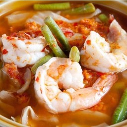 แกงส้มกุ้งผักรวม
