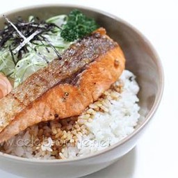 ข้าวแซลมอนย่างเทอริยากิ
