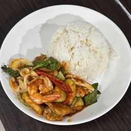 ข้าวราดผัดพริกแกง