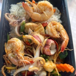ผัดฉ่าทะเล ราดข้าว