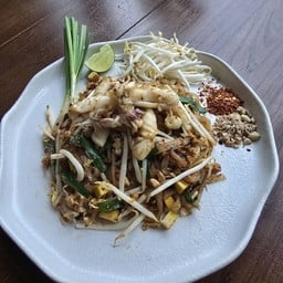ผัดไทยปลาหมึก