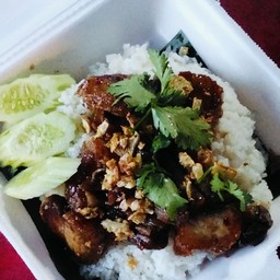 หมูกรอบทอดกระเทียมพริกไทย