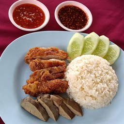 ข้าวมันไก่ทอดและตับ