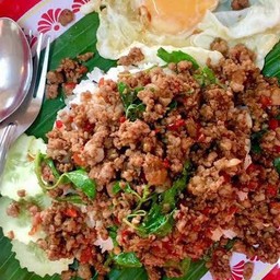 ข้าวราดผัดกะเพราเนื้อสับ