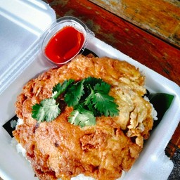 ไข่เจียวหมูสับราดข้าว