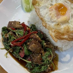 ข้าวกะเพราหมูตุ๋น