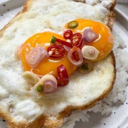 ไข่ดาวราดข้าว