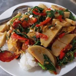 ข้าวราดผัดกะเพราหมูยอ