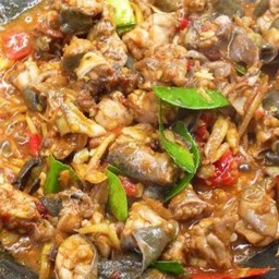 กบผัดกะปิราดข้าว