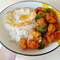 ข้าวราดผัดกะเพราไก่กรอบ