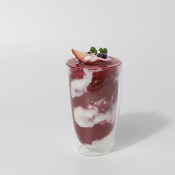 Mix berry yogurt smoothie