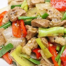ข้าว สันคอหมูผัดพริกไทดำ