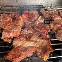 หมูย่างลุงเทียม
