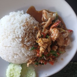 ข้าวกะเพราหมูชิ้น พิเศษ