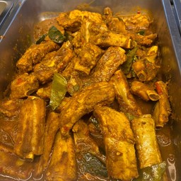 ซี่โครงหมูผัดข่าอ่อน