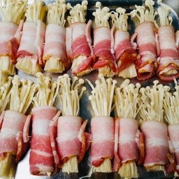 หมู 3ชั้น พัน เห็ดเข็มทอง = ผัดตามสั่ง