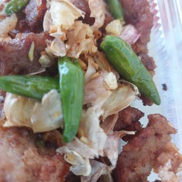 หมูทอดกระเทียมพริกสด