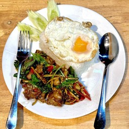 ข้าวผัดฉ่าหมูกรอบ