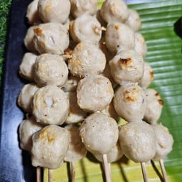 ลูกชิ้นปิ้งเนื้อหมู