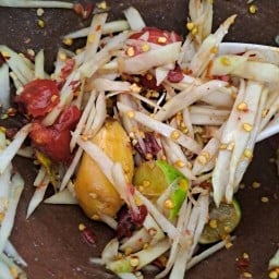 ร้านแกงเห็ดกุ๊กไก่  ส้มตำ ของอี่สานบ้านเฮา 1