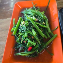 ผัดผักบุ้งไฟแดง