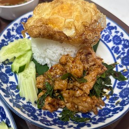 ข้าวผัดกะเพราหมูนุ่ม