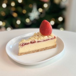 Strawberry crumble cheese cake