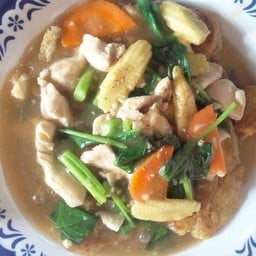 ราดหน้าเส้นใหญ่ไก่