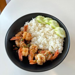 ข้าวราดกุ้งผัดพริกขี้หนู