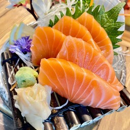 แซลมอนซาซิมิ Salmon Sashimi